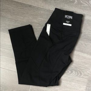 VS knockout Capri w/side pockets NEW small